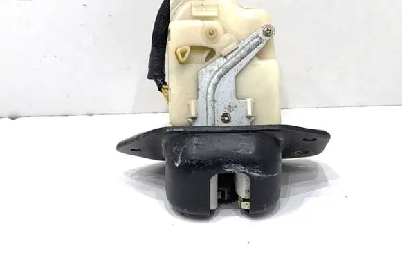 Nissan Note (E11) Tailgate exterior lock 