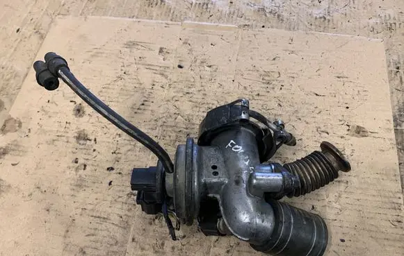 Ford Focus EGR valve 96FF6K683AA 01008417