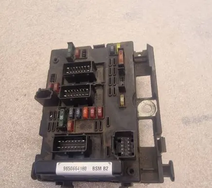 Peugeot 307 BSM Control unit 9650664180 33043608 BSMB2
