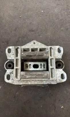 Ford Mondeo Mk III Engine mount bracket 95BB9B929AA