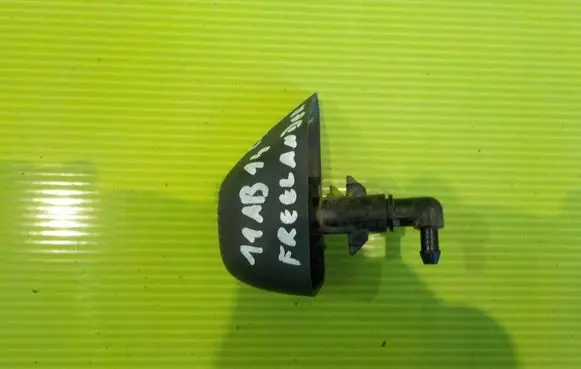 Land Rover Freelander 2 - LR2 Headlight washer pump LEWY 11AB14 D150FFFECDE44FF091