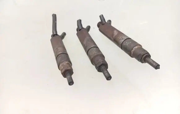 Volkswagen PASSAT B4 Fuel injector 028130201G
