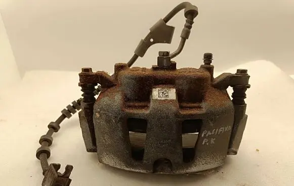 Chrysler Pacifica Front brake caliper 17986801