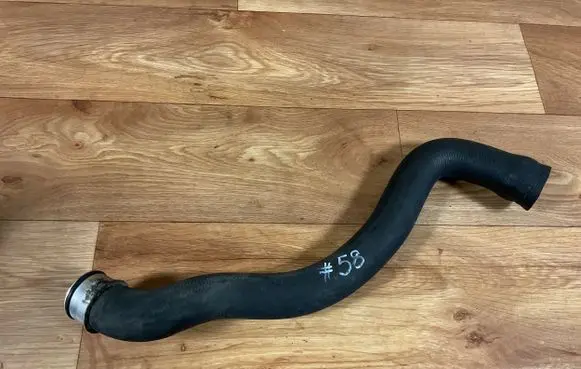 Mercedes-Benz C W203 Intercooler hose/pipe 323045