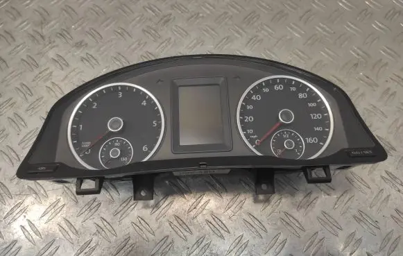 Volkswagen Tiguan Speedometer (instrument cluster) 5N0920972A 1073926268 VD10480909