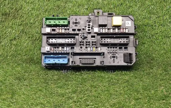Opel Astra H Power management control unit 13180775 13180775DL 5DK00866951