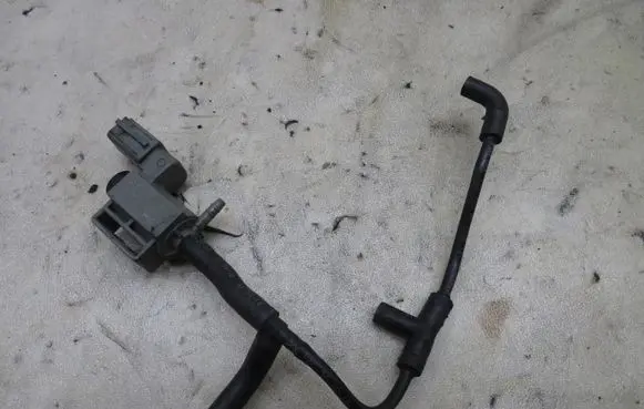 Audi Q5 SQ5 Valve vacuum 06E906283