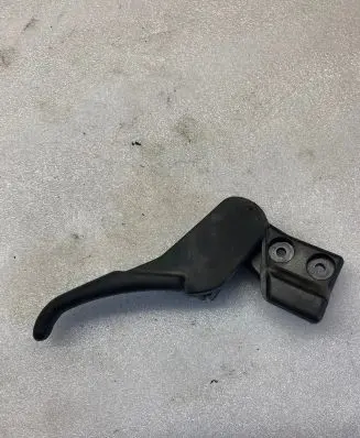 Volkswagen PASSAT B5.5 Engine bonnet (hood) release handle 3B1823533