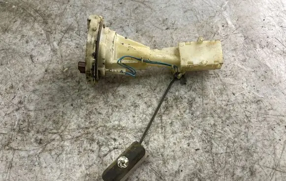 Mercedes-Benz E W210 Fuel level sensor A2105420517