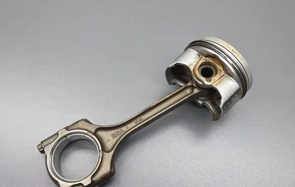 Honda Civic IX Piston with connecting rod R3AG0 HFA RNA55
