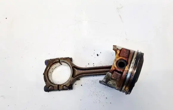 Mitsubishi Carisma Piston with connecting rod
