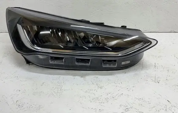 Ford Focus Headlight/headlamp 13E014