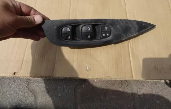 Nissan Qashqai Quarter vent window switch 