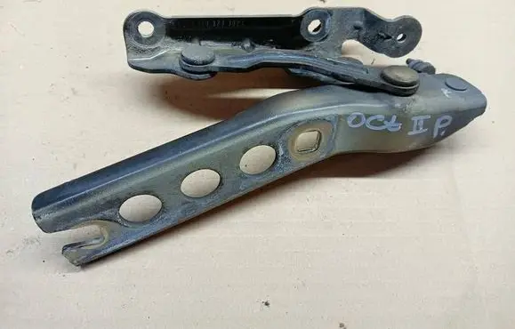 Skoda Octavia Mk2 (1Z) Engine bonnet/hood hinges 1Z0823302C