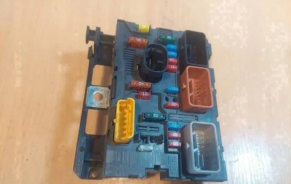 Peugeot 207 Fuse box set 9664055780 BSM-L11-00
