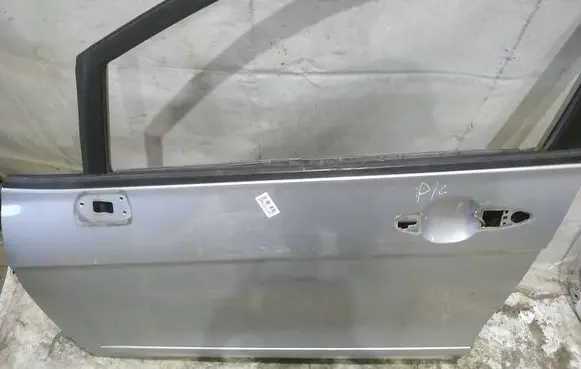 Honda FR-V Front door glass trim molding