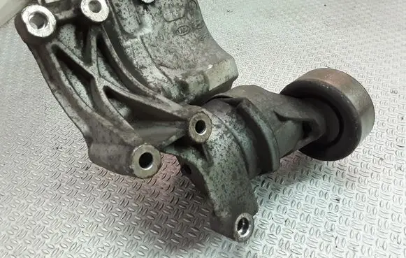 Hyundai H-1, Starex, Satellite Generator/alternator belt tensioner