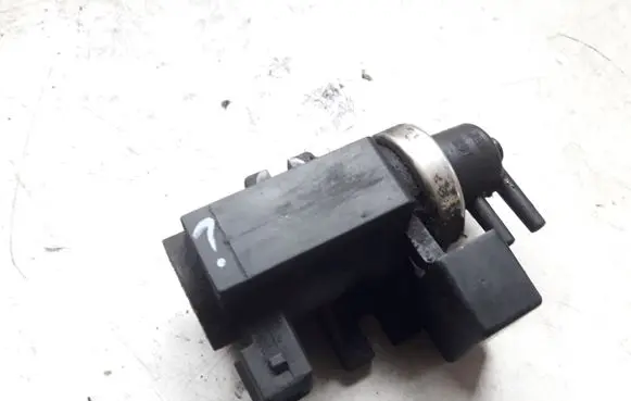 Volkswagen PASSAT B5 Vacuum valve 