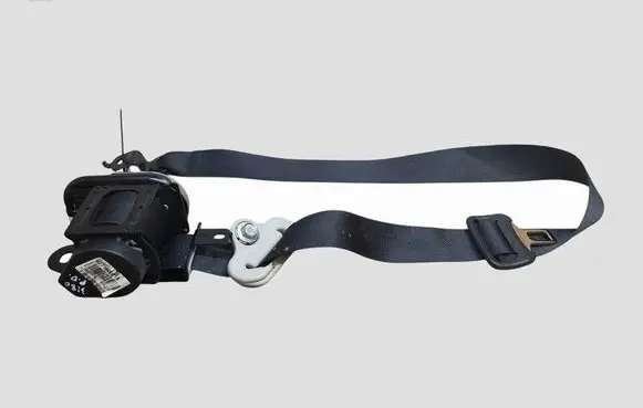 Nissan Leaf I (ZE0) Front seatbelt 627160201A