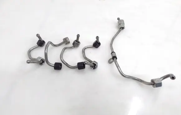 Volvo XC90 Fuel injector supply line/pipe 