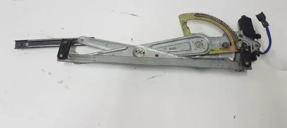 KIA Sorento Front door window regulator with motor 824603E000