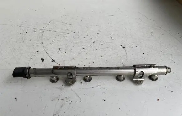 Volkswagen Golf VII Fuel main line pipe 04E133320D