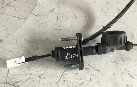 Clutch slave cylinder