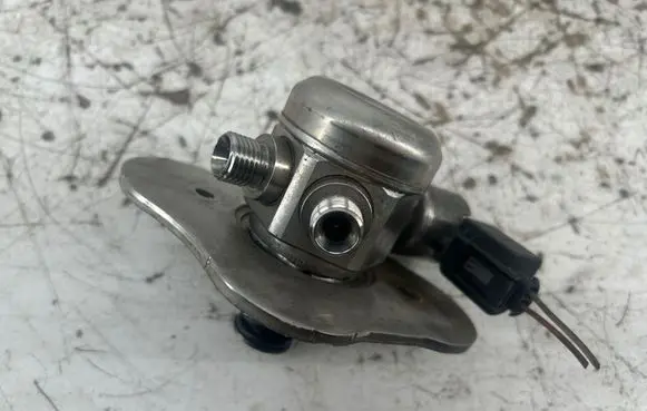 BMW 3 E90 E91 Fuel injection high pressure pump 7562473 0261520142