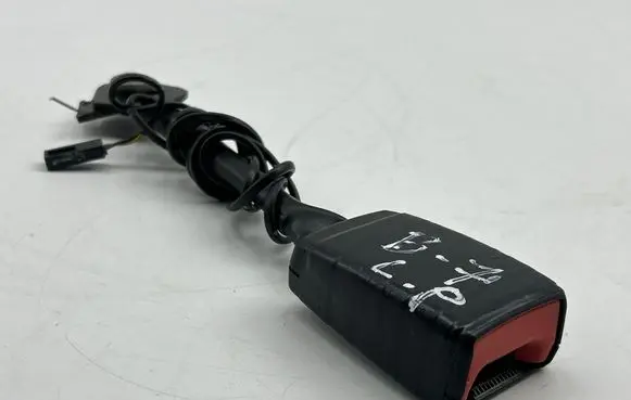 Volkswagen PASSAT B7 Front seatbelt buckle