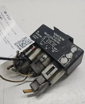 Volvo S70 V70 V70 XC Coolant fan relay 9442934