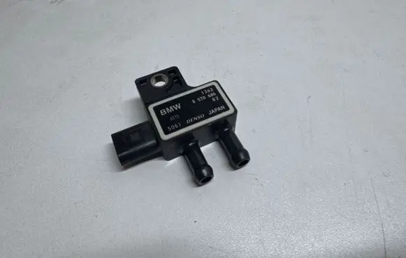 BMW 1 F40 Exhaust gas pressure sensor 8570686 5061 6D15