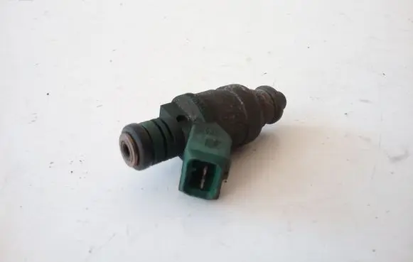 Skoda Octavia Mk1 (1U) Fuel injector 037906031AA