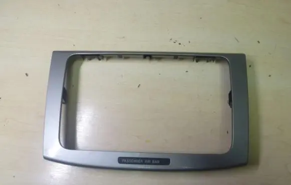 Volkswagen PASSAT B6 Radio/GPS head unit trim 3C0858069M I1104