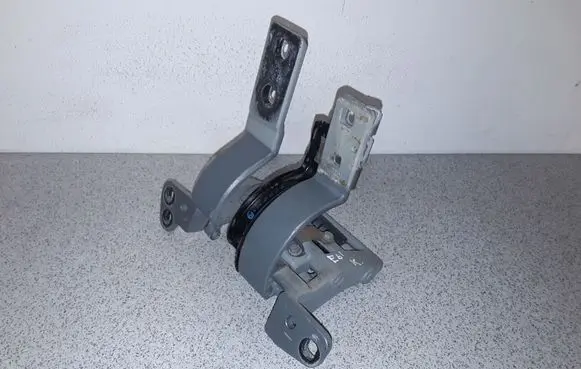 BMW 5 E60 E61 Loading door upper hinge 7061383