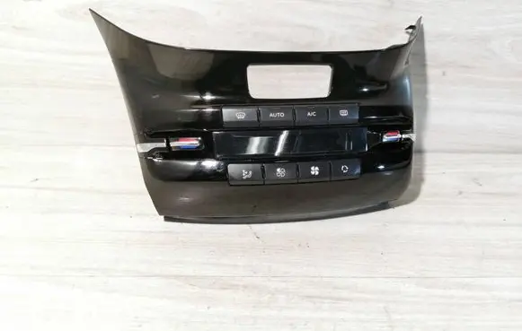 Peugeot 208 Climate control unit 96722471XU E1063177