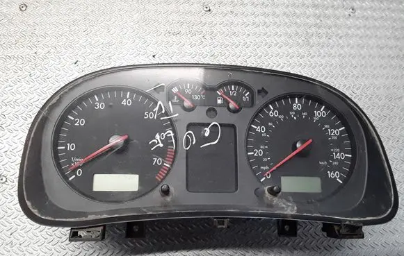 Volkswagen Golf IV Speedometer (instrument cluster) 110008917016