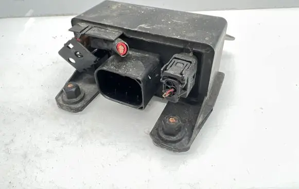 Mercedes-Benz E W211 Glow plug pre-heat relay 0285454032