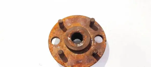 Rear wheel hub