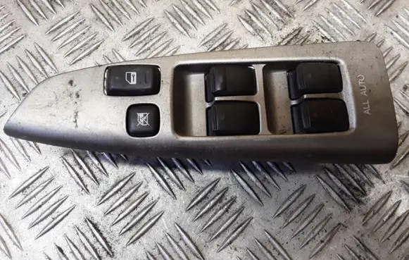 Toyota Avensis Verso Electric window control switch 514569B