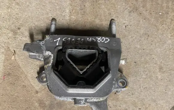Opel Corsa F Gearbox mount 9826551380