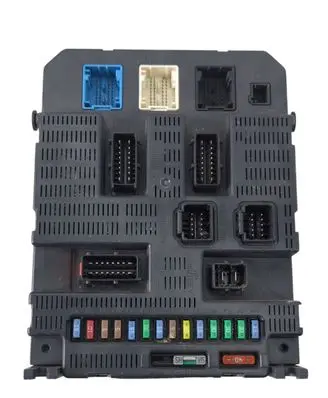 Peugeot 308 Fuse module 9663798180 1114921071207 2431779071207