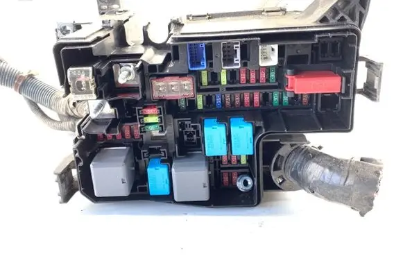 Toyota RAV 4 (XA40) Fuse box set 