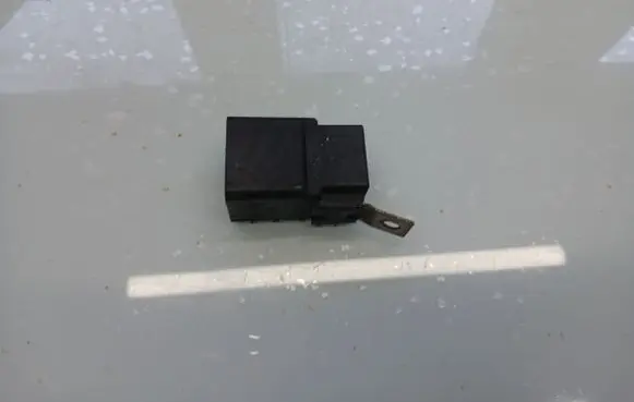 Volkswagen PASSAT B6 Other relay 3B0951253 V23136J1006X056