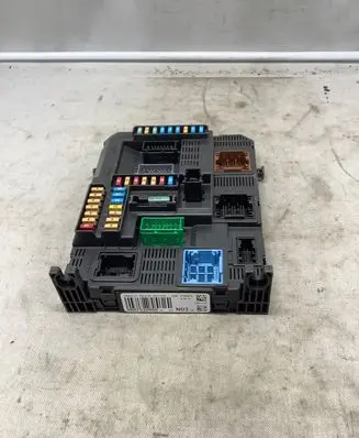 Peugeot 208 I Fuse module 9807532080