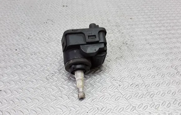 Opel Omega B1 Headlight level adjustment motor 90492832