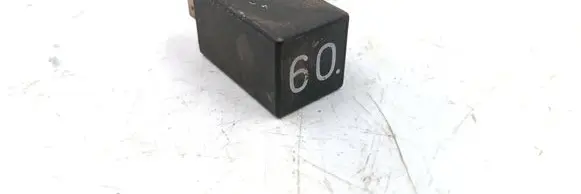 Volkswagen PASSAT B3 Other relay 171911261E 89910710