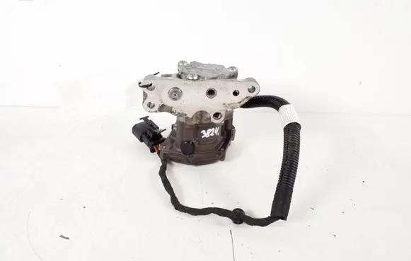 BMW X1 F48 F49 Oil pump 8617804