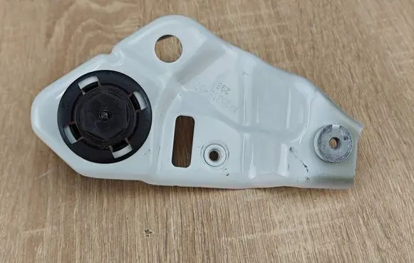 BMW X6 G06 Fender mounting bracket 7418215