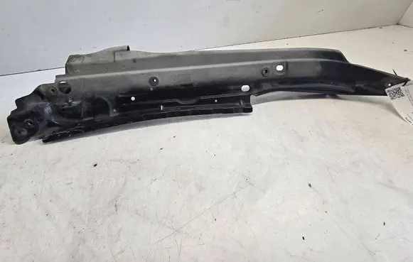 Audi Q7 4L Fender mounting bracket 4L0805158A