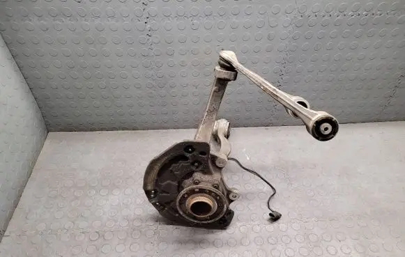 Mercedes-Benz C W205 Front wheel hub spindle knuckle 2052100